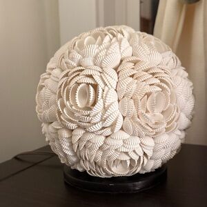 Elegant Floral Table Lamp